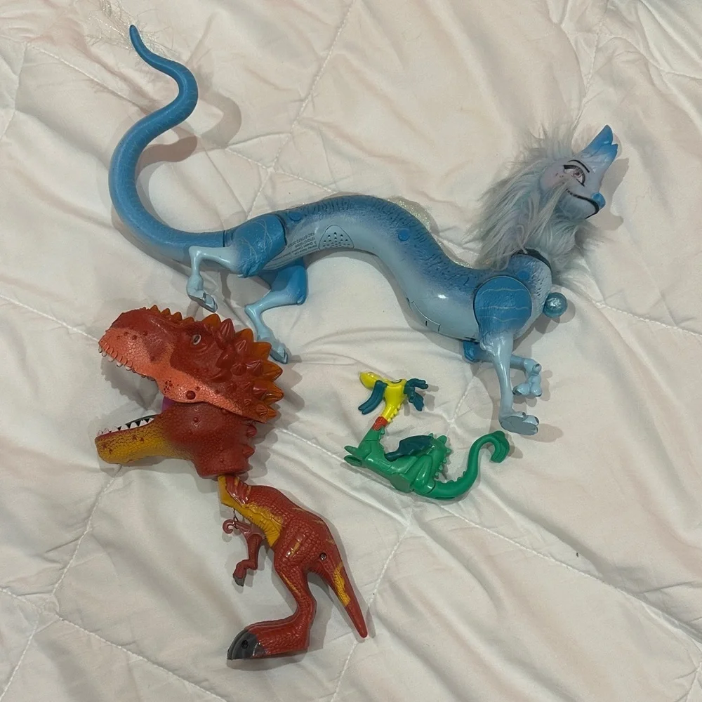 NWOT Blue and Red Dragon Toy Set